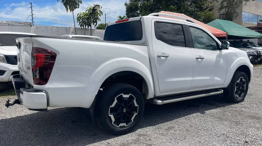 NISSAN FRONTIER NP300 LE 2022 AUTOMÁTICA  - Imagen 4