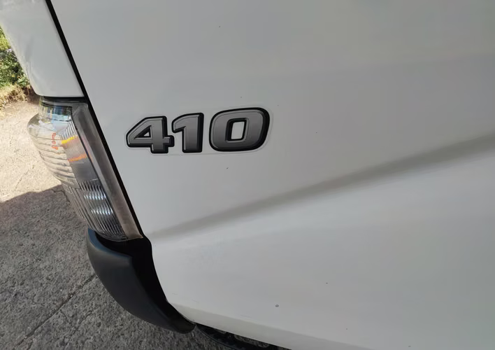 Hino 200 modelo 410 con cajón año 2025