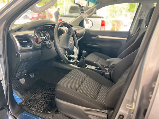 TOYOTA HILUX SR AÑO 2027 - Imagen 5