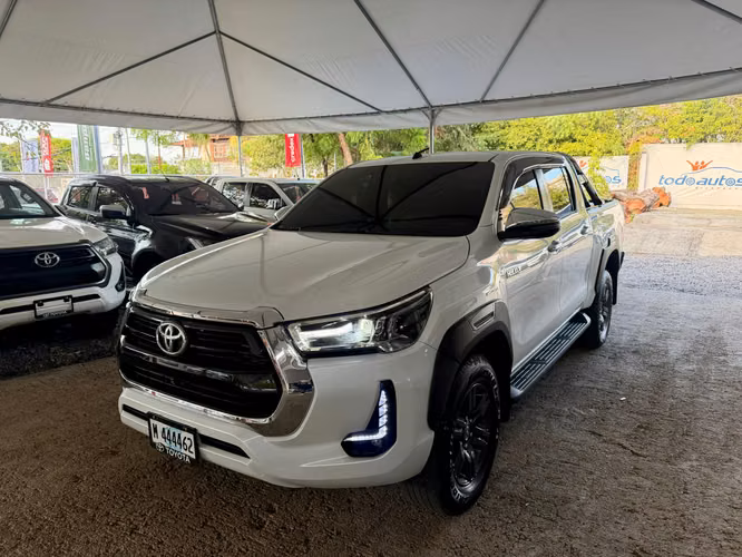 TOYOTA HILUX SRV AÑO 2026 - Imagen 2