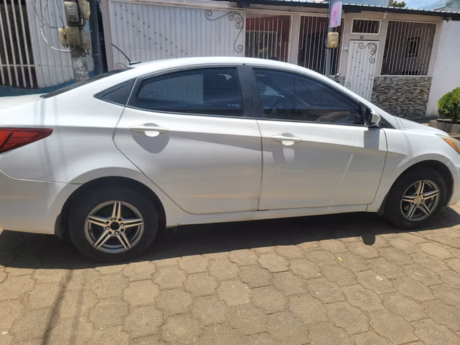 Hyundai Accent  - Imagen 2