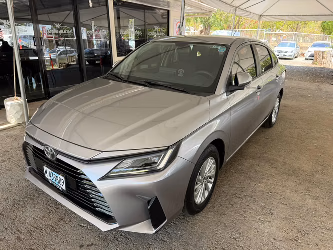 TOYOTA YARIS AÑO 2025