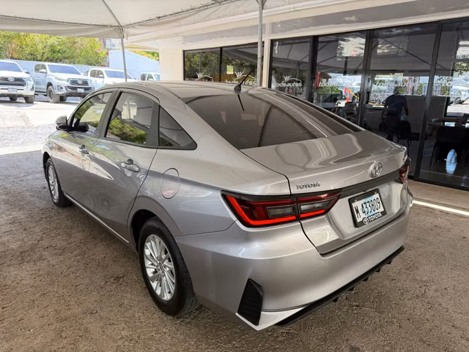 TOYOTA YARIS AÑO 2025 - Imagen 3