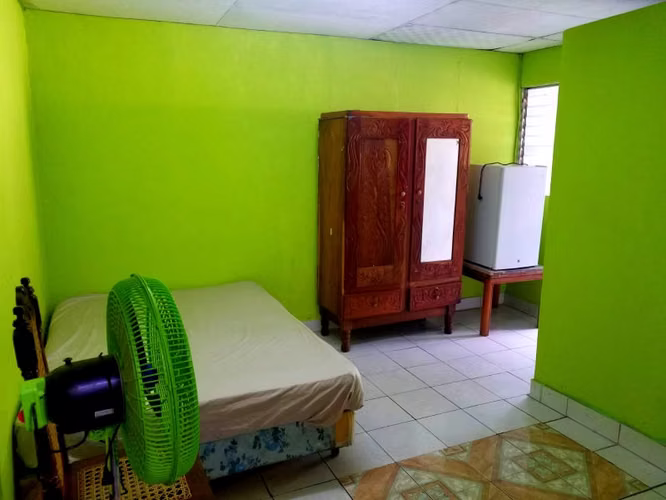 Rento mini apartamento con balcón - Imagen 2