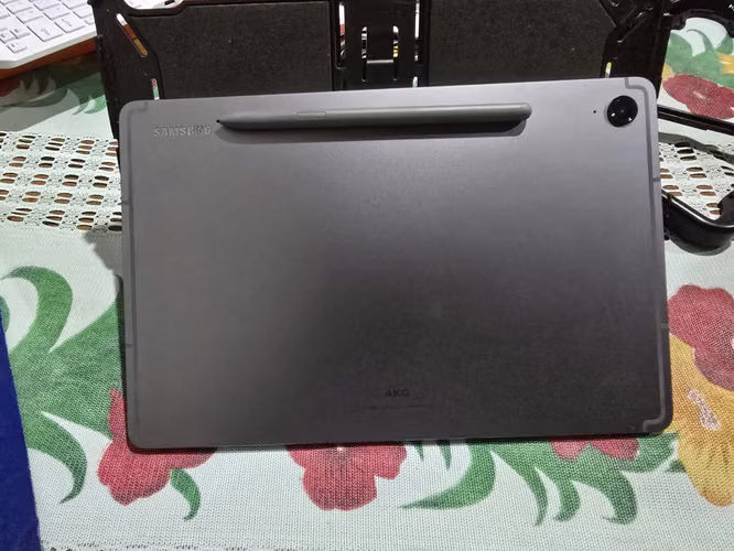 Samsung Galaxy Tab S9 FE + Combo Teclado y Mouse (Negociable)