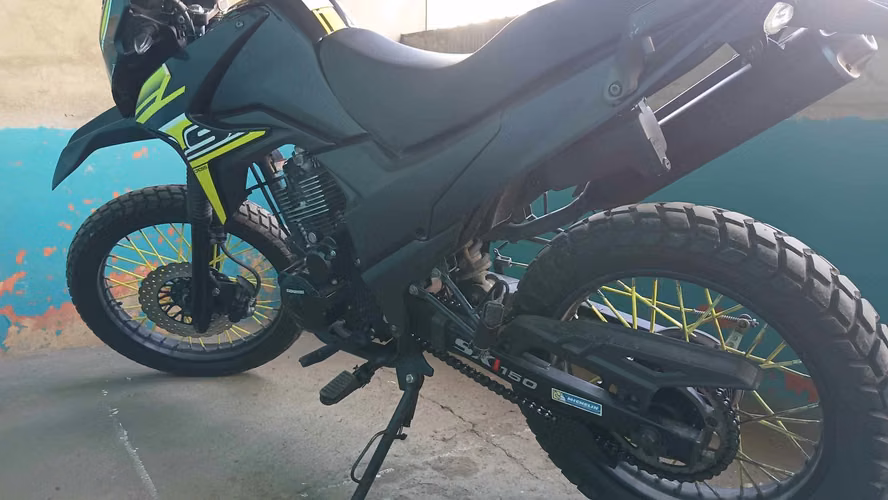Se vende moto en buen estado y económico  - Imagen 2