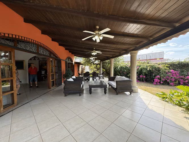 Venta de Casa en Las Colinas 