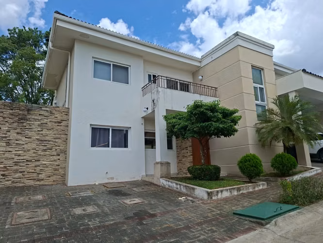 FP- Rento Townhouse en Estancia Santo Domingo