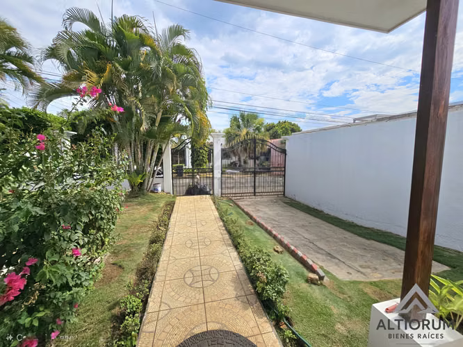 CASA EN VENTA EN CARRETERA A MASAYA