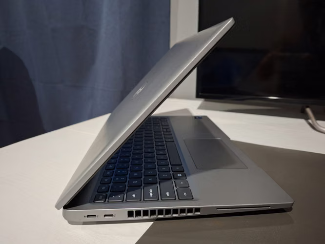 LAPTOP DELL LATITUDE 5530 / CORE i7 12va / 16GB RAM / 512GB SSD - Imagen 5