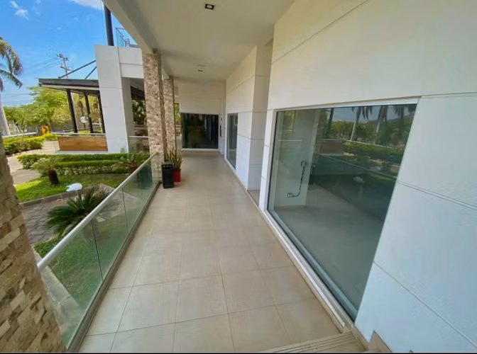 AP-Rento modulo comercial en Pista Suburbana 