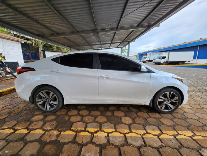 Hyundai Elantra 2015