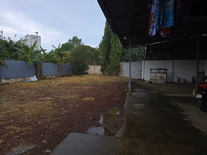 Hermosa casa en zona estratégica, amplio parqueo techado - Imagen 9