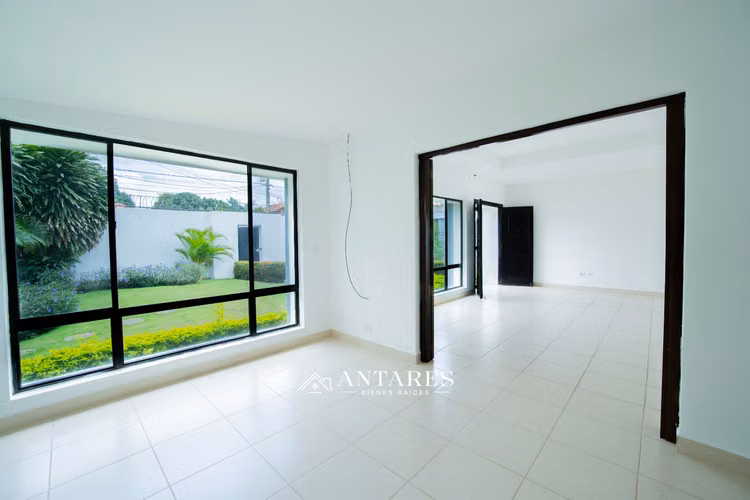 Amplia Casa con piscina en Santo Domingo - Imagen 4