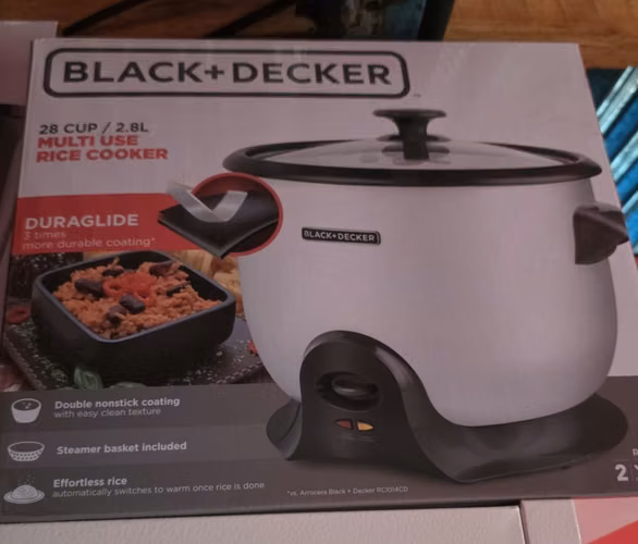 Vendo arrocera Black and Decker de 28 tazas, nueva.
