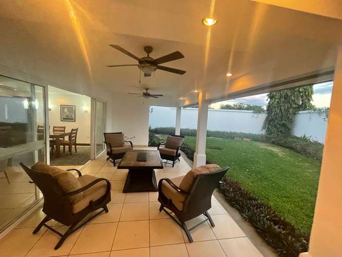SE RENTA CASA AMUEBLADA DE 5 HABITACIONES EN LAS COLINAS, MANAGUA