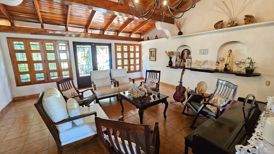 RO – LAS COLINAS SE VENDE CASA INDIVIDUAL EN EXCLUSIVA 
