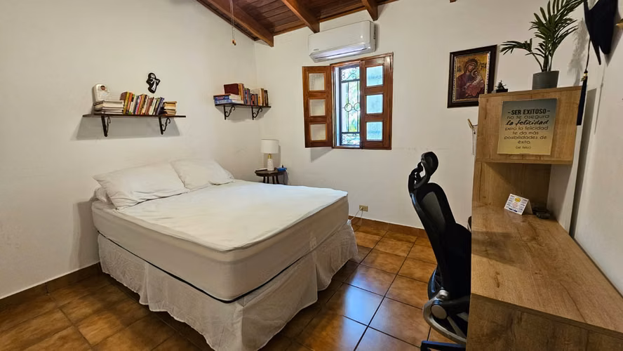 RO – LAS COLINAS SE VENDE CASA INDIVIDUAL EN EXCLUSIVA 