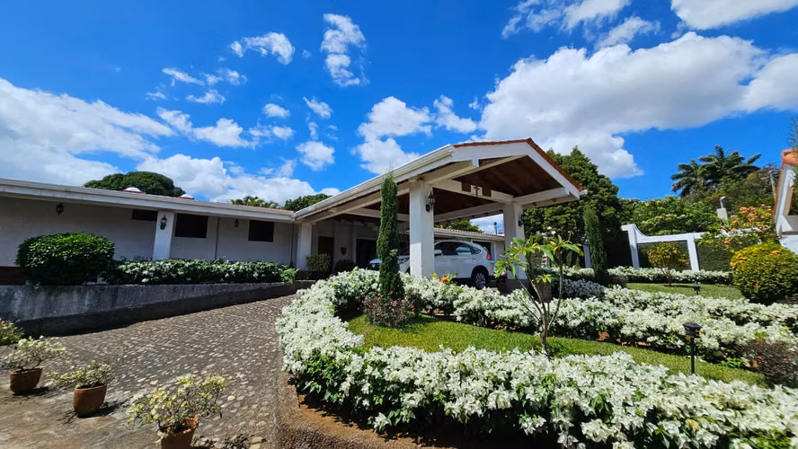 RO – LAS COLINAS SE VENDE CASA INDIVIDUAL EN EXCLUSIVA 