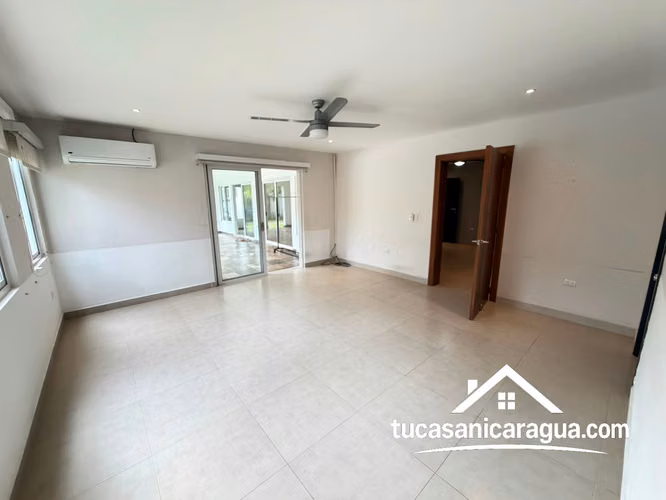 SE RENTA CASA CON PISCINA EN LAS COLINAS, MANAGUA - Imagen 5
