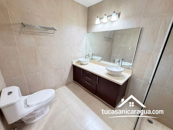 SE RENTA CASA CON PISCINA EN LAS COLINAS, MANAGUA - Imagen 14