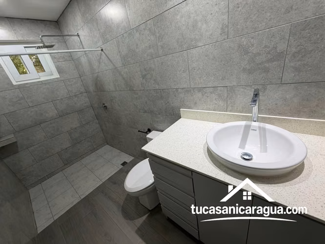 SE RENTA CASA CON PISCINA EN LAS COLINAS, MANAGUA - Imagen 6