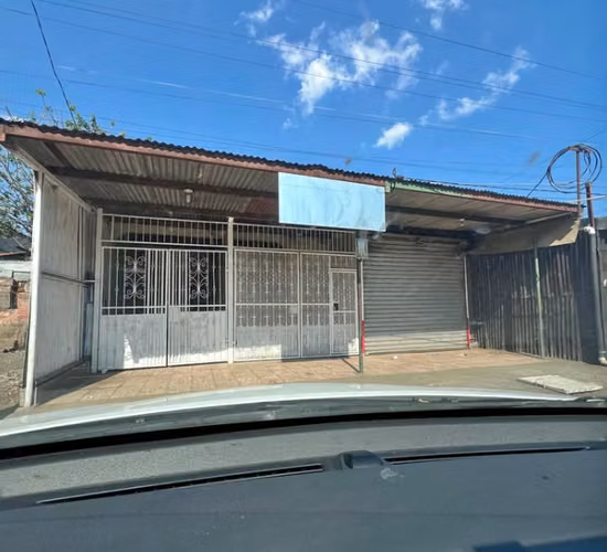 SE VENDE CASA EN BARRIO ORONTE CENTENO