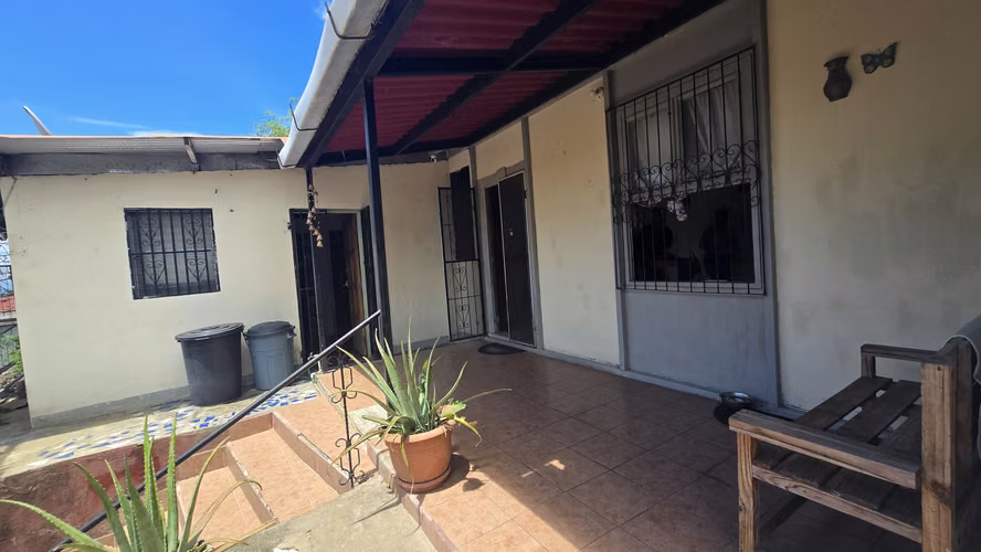 YA-Vendo casa cerca de avenida Bolívar_hospital Militar - Imagen 1