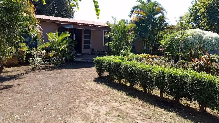 Chinandega , VENTA DE HERMOSA CASA CON PREDIO GRANDE A LA ORILLA DE LA CARRETERA, Kilómetro 133 1/2 (frente al Motel Éli - Imagen 3