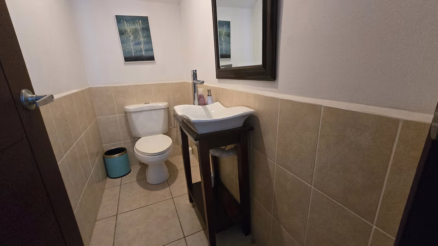 YA-Rento moderna casa amueblada en condominio en Santo Domingo - Imagen 16