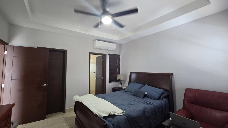 YA-Rento moderna casa amueblada en condominio en Santo Domingo - Imagen 12