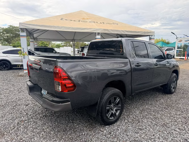 TOYOTA HILUX AÑO 2023 - Imagen 3
