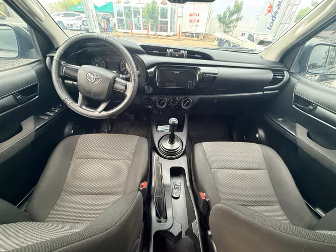 TOYOTA HILUX AÑO 2023 - Imagen 5
