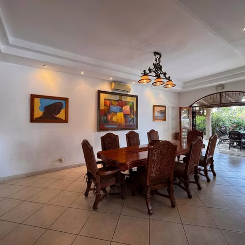 YA-Casa en Venta en Las Colinas, Managua con Piscina | 1,811 m² de Terreno - Imagen 9