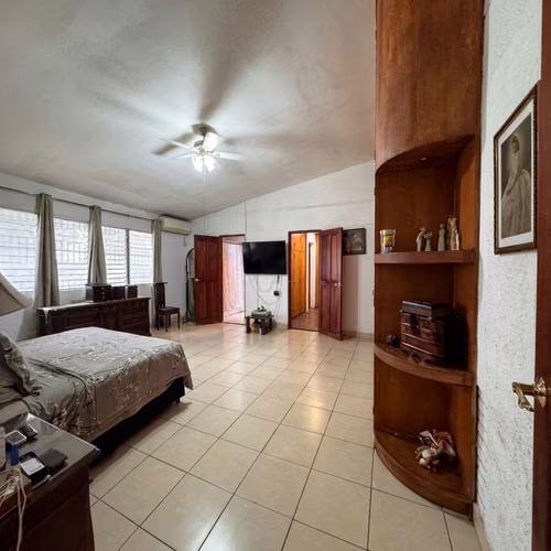 YA-Casa en Venta en Las Colinas, Managua con Piscina | 1,811 m² de Terreno - Imagen 13