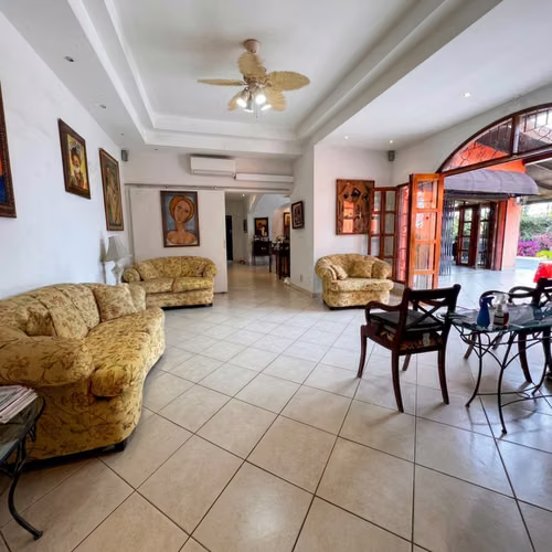 YA-Casa en Venta en Las Colinas, Managua con Piscina | 1,811 m² de Terreno - Imagen 8