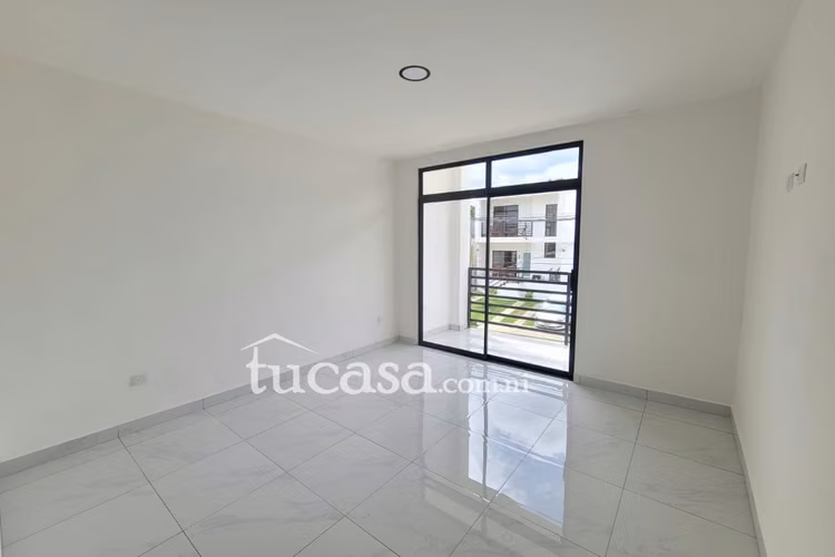 Renta moderna casa cerca de las colinas  - Imagen 10