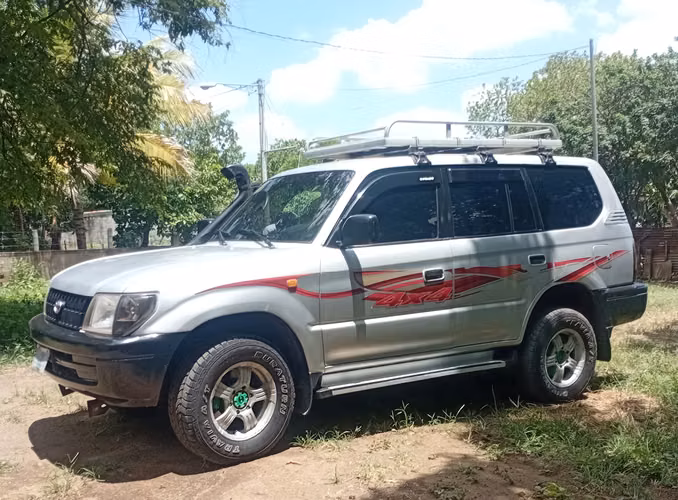 CAMIONETA TOYOTA PRADO  - Imagen 3
