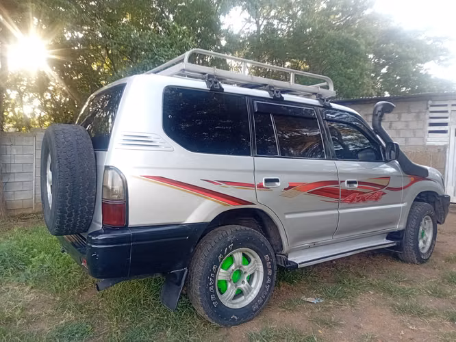 CAMIONETA TOYOTA PRADO 