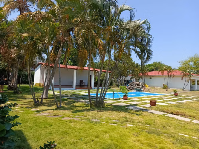 KC -  Precioso apartamento en renta en Granada, frente al lago - Imagen 2