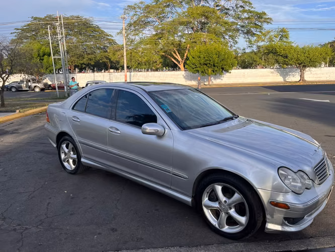 Mercedes-Benz C230