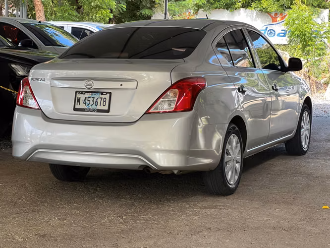 NISSAN VERSA AÑO 2023