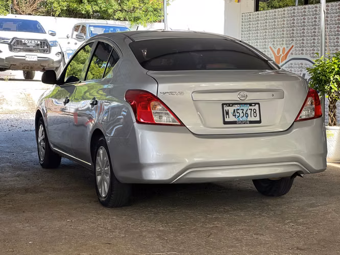 NISSAN VERSA AÑO 2023