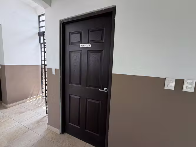  SE RENTA CASA SEMIAMUEBLADA EN SANTO DOMINGO(ZONA DEL VIVIAN PELLAS)