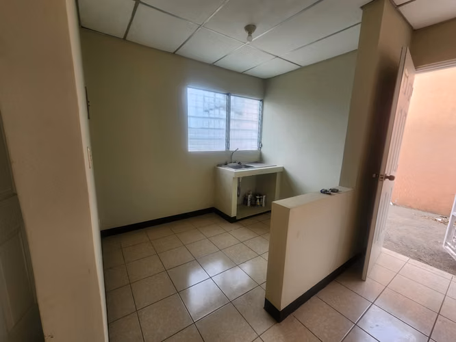 Se alquila casa en Valle Santa rosa 