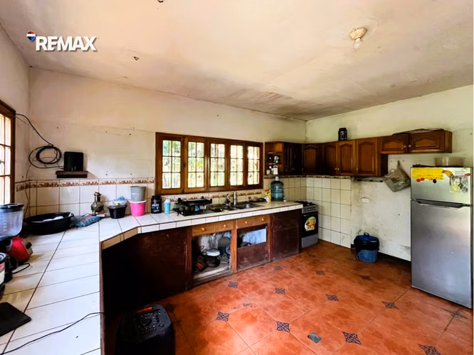 Casa con Amplio Terreno en Dolores