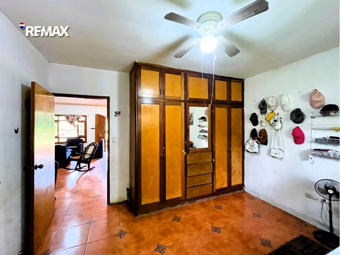 Casa con Amplio Terreno en Dolores