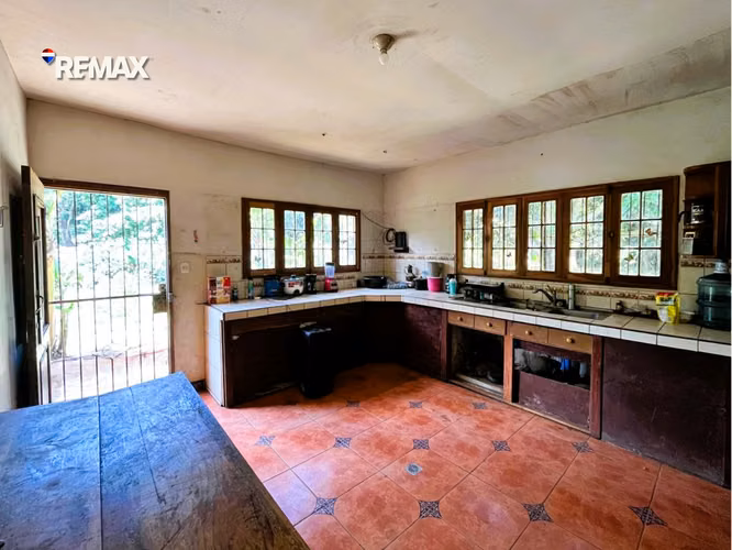 Casa con Amplio Terreno en Dolores