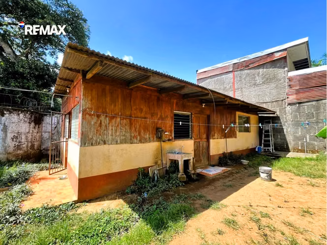 Casa con Amplio Terreno en Dolores