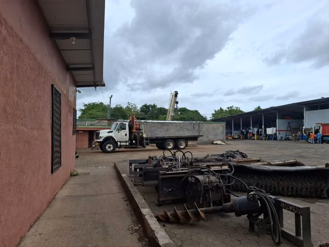 GG - Venta de local comercial ideal para plantel o bodega en Sabana Grande. 